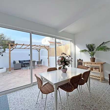 Casa Olivia With Rooftop In By Junto Ao Mar *