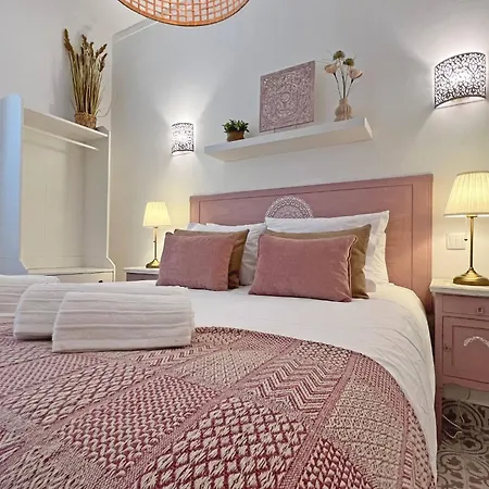 Casa Olivia With Rooftop In By Junto Ao Mar Hébergement de vacances